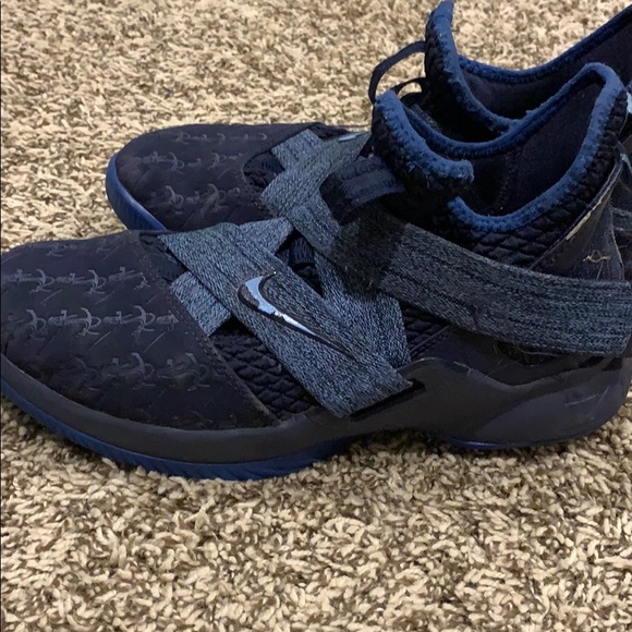 lebron james shoes size 6